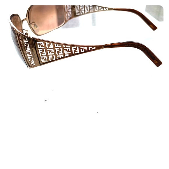 Gorgeous Fendi sunglasses - Picture 3 of 3
